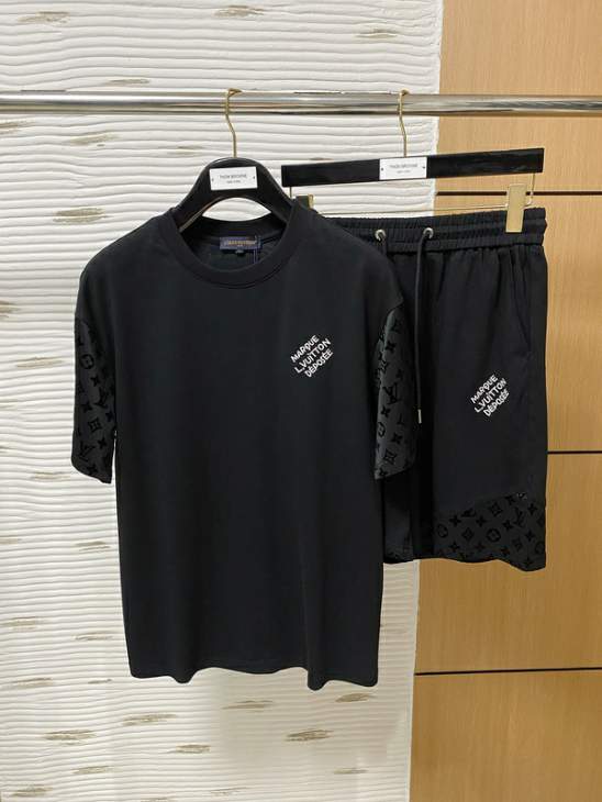 Picture of LV Shirt Pant Suits _SKULVM-3XLkdtr14723322